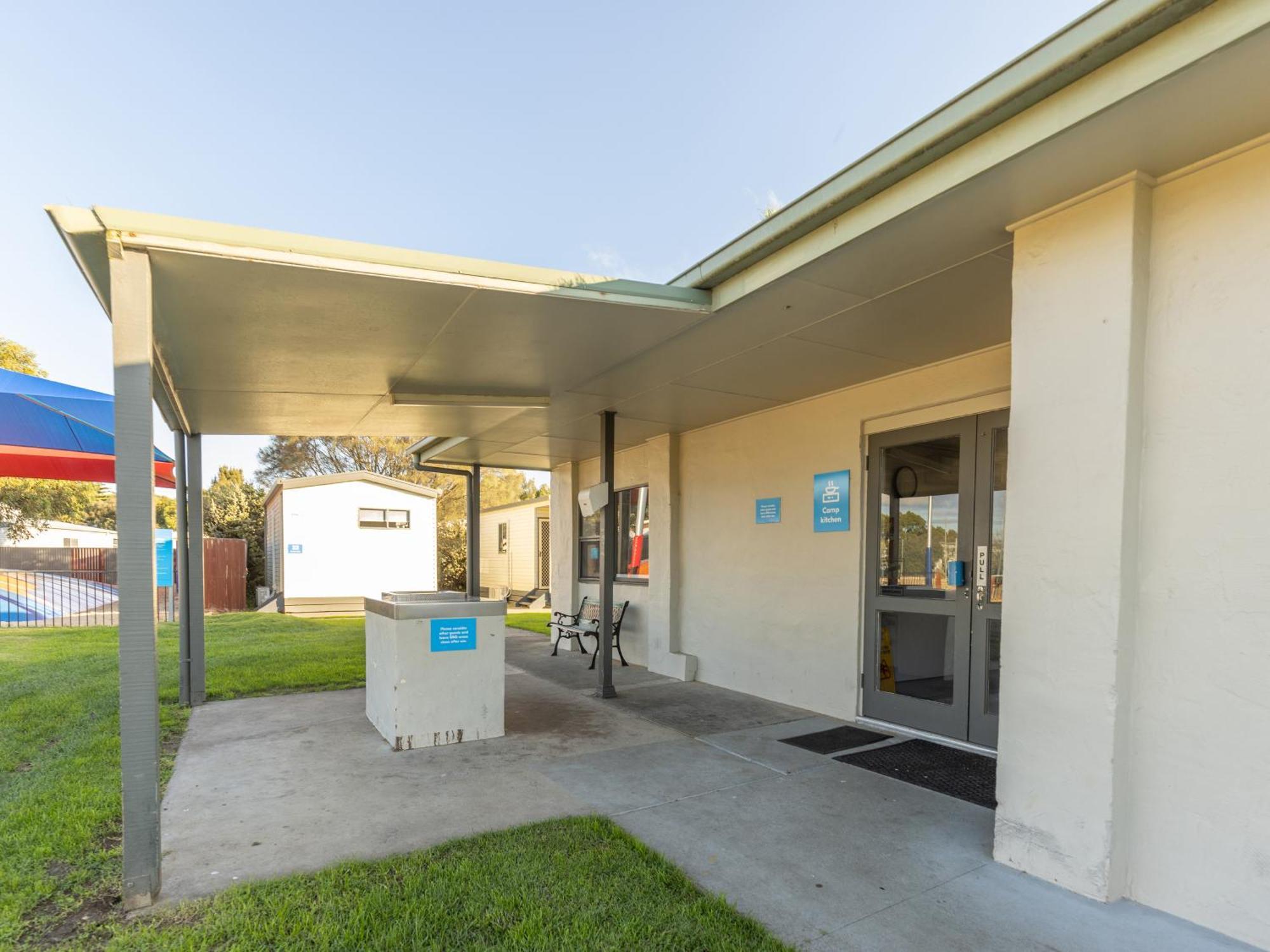 Nrma Warrnambool Riverside Holiday Park Luaran gambar